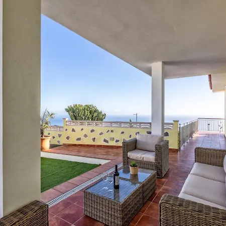 Casa Conrado, 2 Bedroom Modern Oasis, Good Location Puntallana